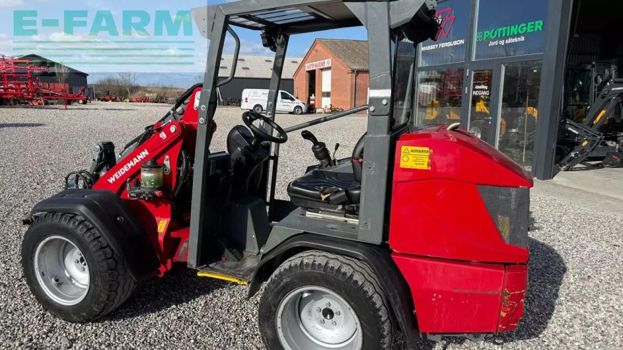 2022 Weidemann 1260 LP mini excavator, side view 2022 Weidemann 1260 LP mini excavator, side view