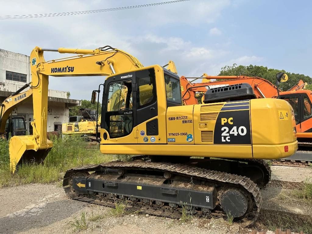 2023 Komatsu PC240LC crawler excavator, side profile view 2023 Komatsu PC240LC crawler excavator, side profile view