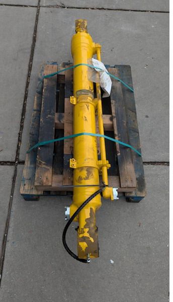 2022 Komatsu PC210LC-10 bucket cylinder, top view