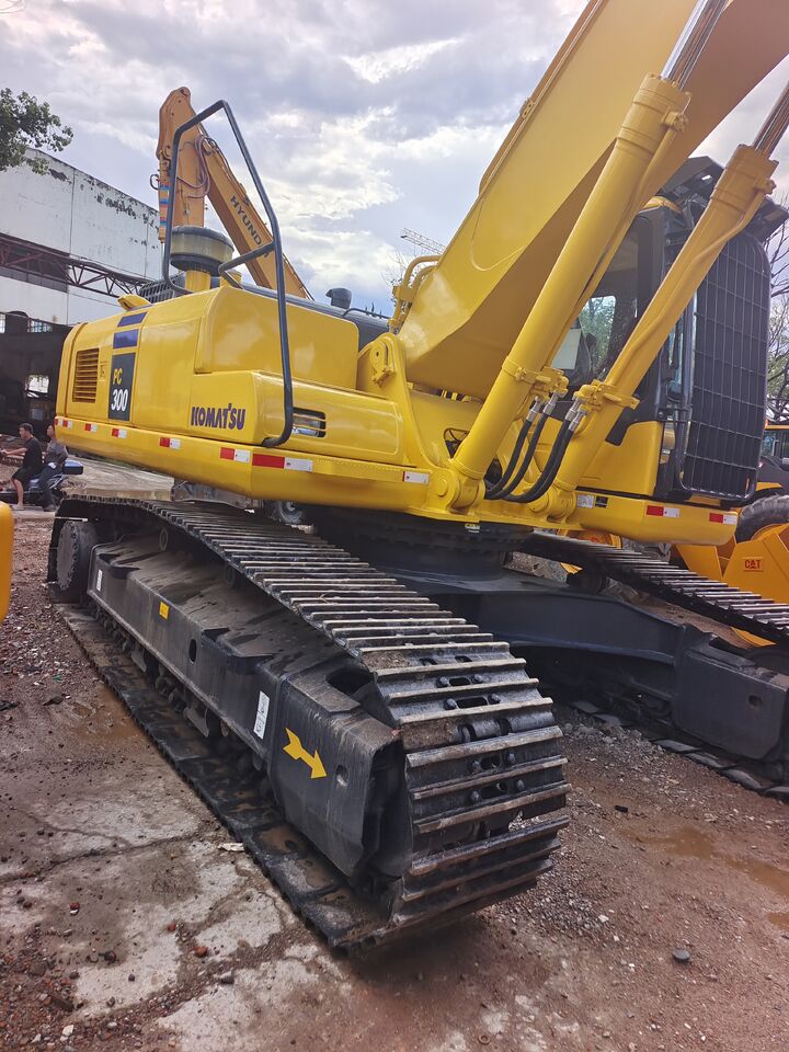 2024 Komatsu PC300-7 crawler excavator, rear three-quarter view 2024 Komatsu PC300-7 crawler excavator, rear three-quarter view