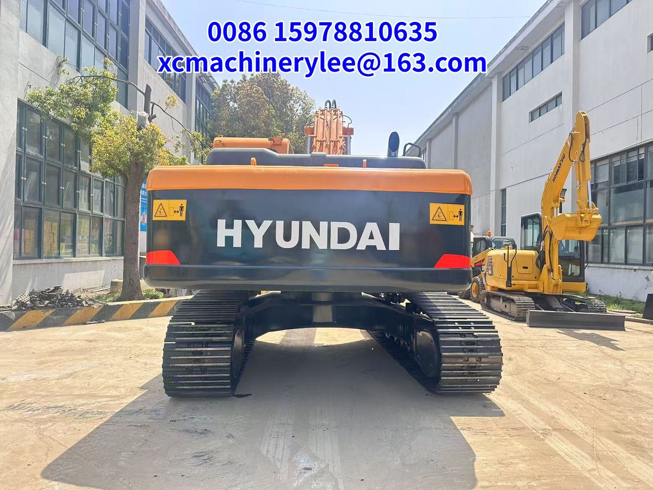 2022 Hyundai R305LC-9 crawler excavator rear view 2022 Hyundai R305LC-9 crawler excavator rear view