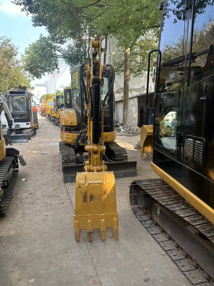 2016 Caterpillar 303CR mini excavator, front view 2016 Caterpillar 303CR mini excavator, front view