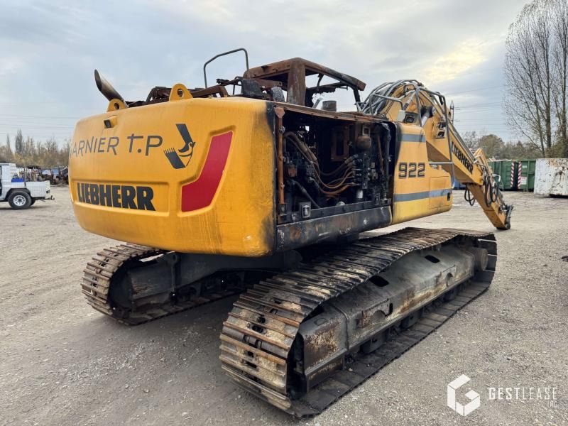 2014 Liebherr R922LC crawler excavator rear three-quarter view 2014 Liebherr R922LC crawler excavator rear three-quarter view