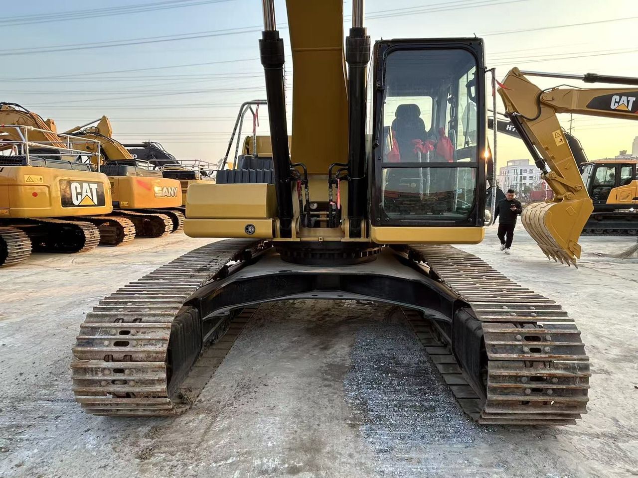 2019 Caterpillar 330 crawler excavator, front view 2019 Caterpillar 330 crawler excavator, front view