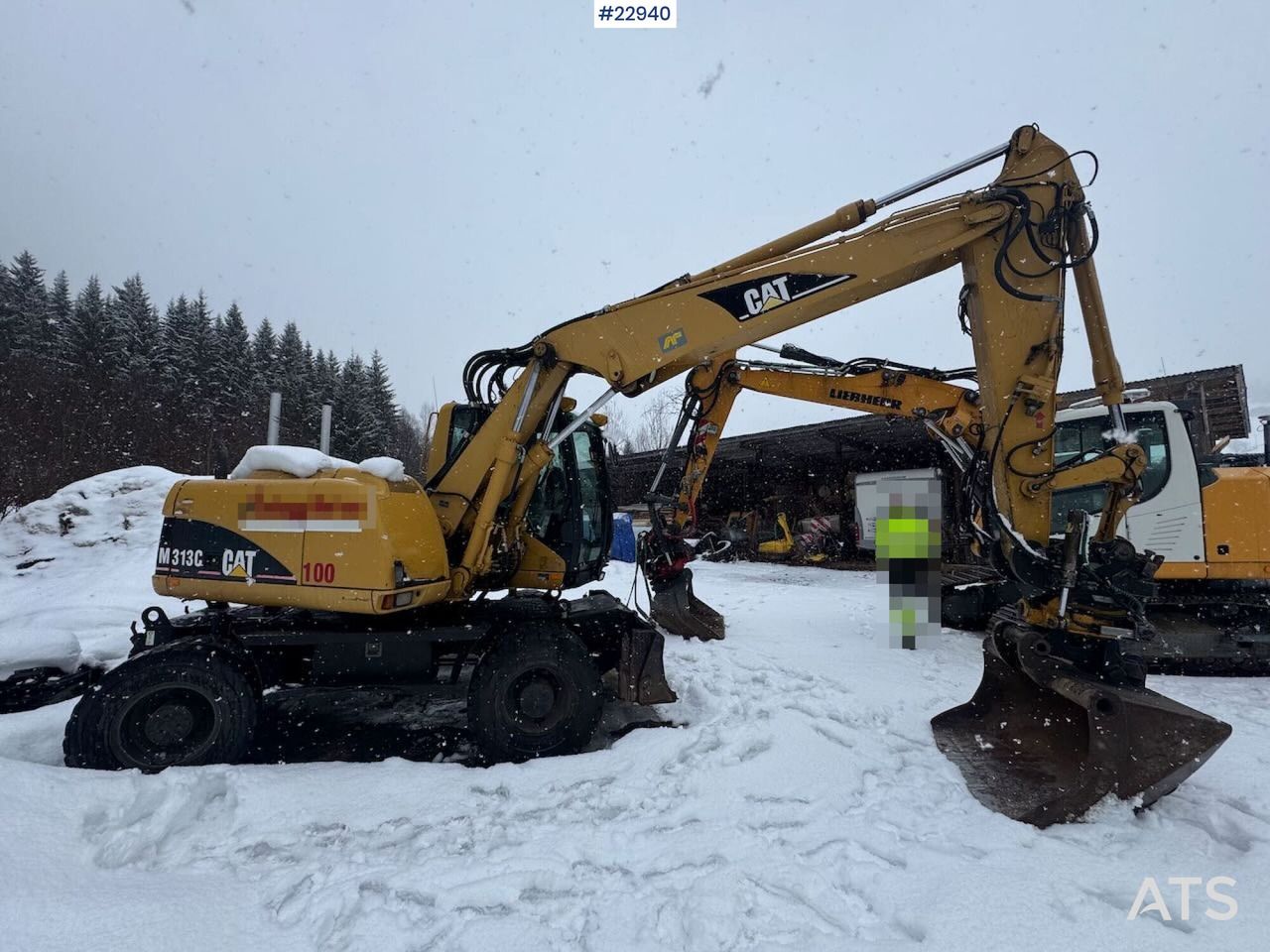 2005 Caterpillar M313C wheel excavator side view 2005 Caterpillar M313C wheel excavator side view