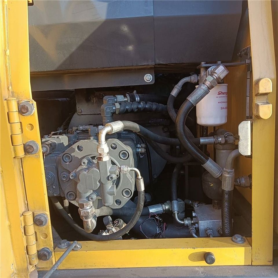 Escavatore cingolato Volvo EC140B del 2023