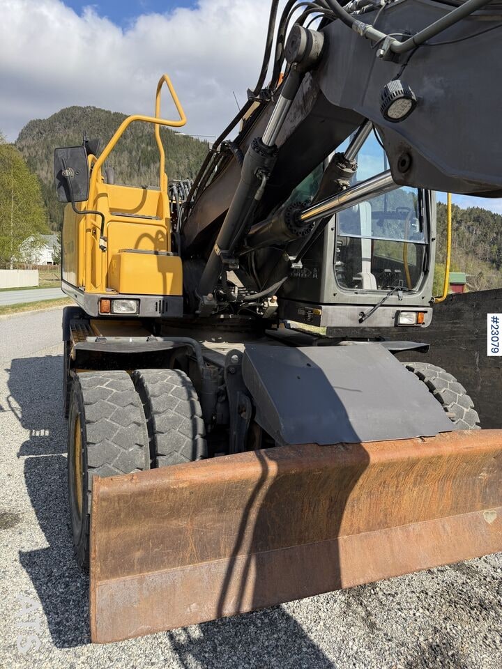 2009 Volvo EW140C wheel excavator front view