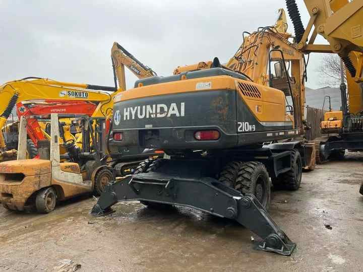 2018 Hyundai R210W-9 wheeled excavator, rear three-quarter view 2018 Hyundai R210W-9 wheeled excavator, rear three-quarter view