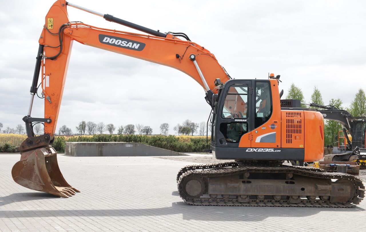 2020 Doosan DX235LCR crawler excavator, side view 2020 Doosan DX235LCR crawler excavator, side view