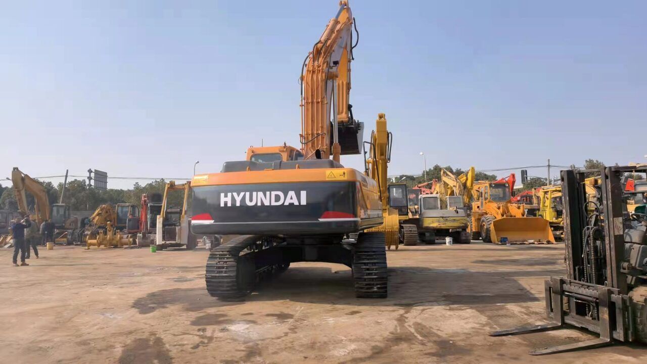 2017 Hyundai R305LC-9T crawler excavator, rear view