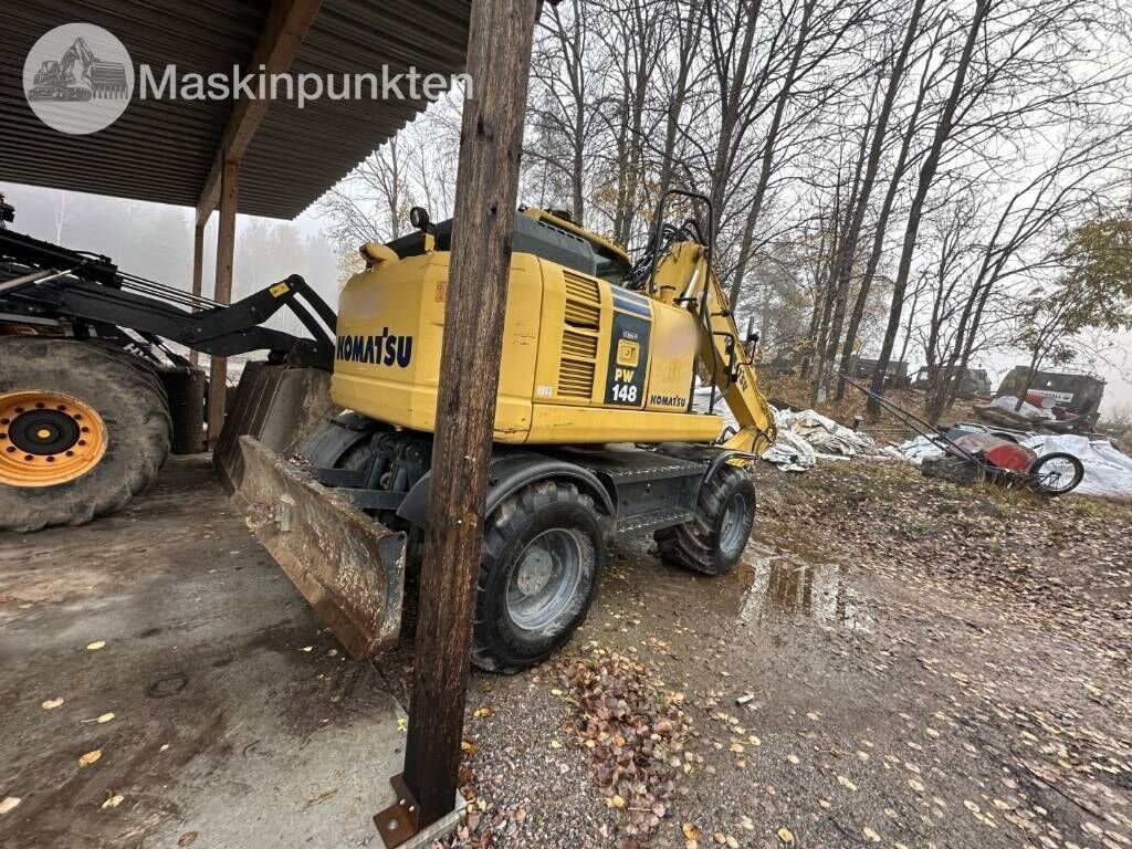 2014 Komatsu PW148-8 wheel excavator rear three-quarter view 2014 Komatsu PW148-8 wheel excavator rear three-quarter view