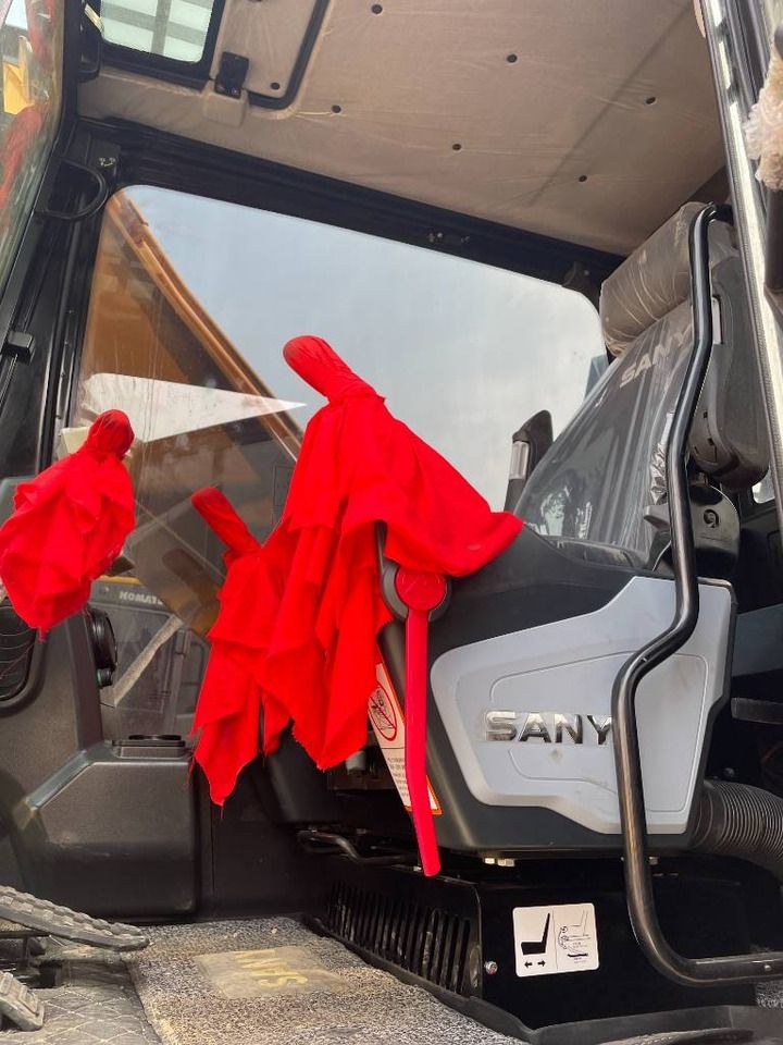 2025 Sany SY265C crawler excavator interior cab view 2025 Sany SY265C crawler excavator interior cab view