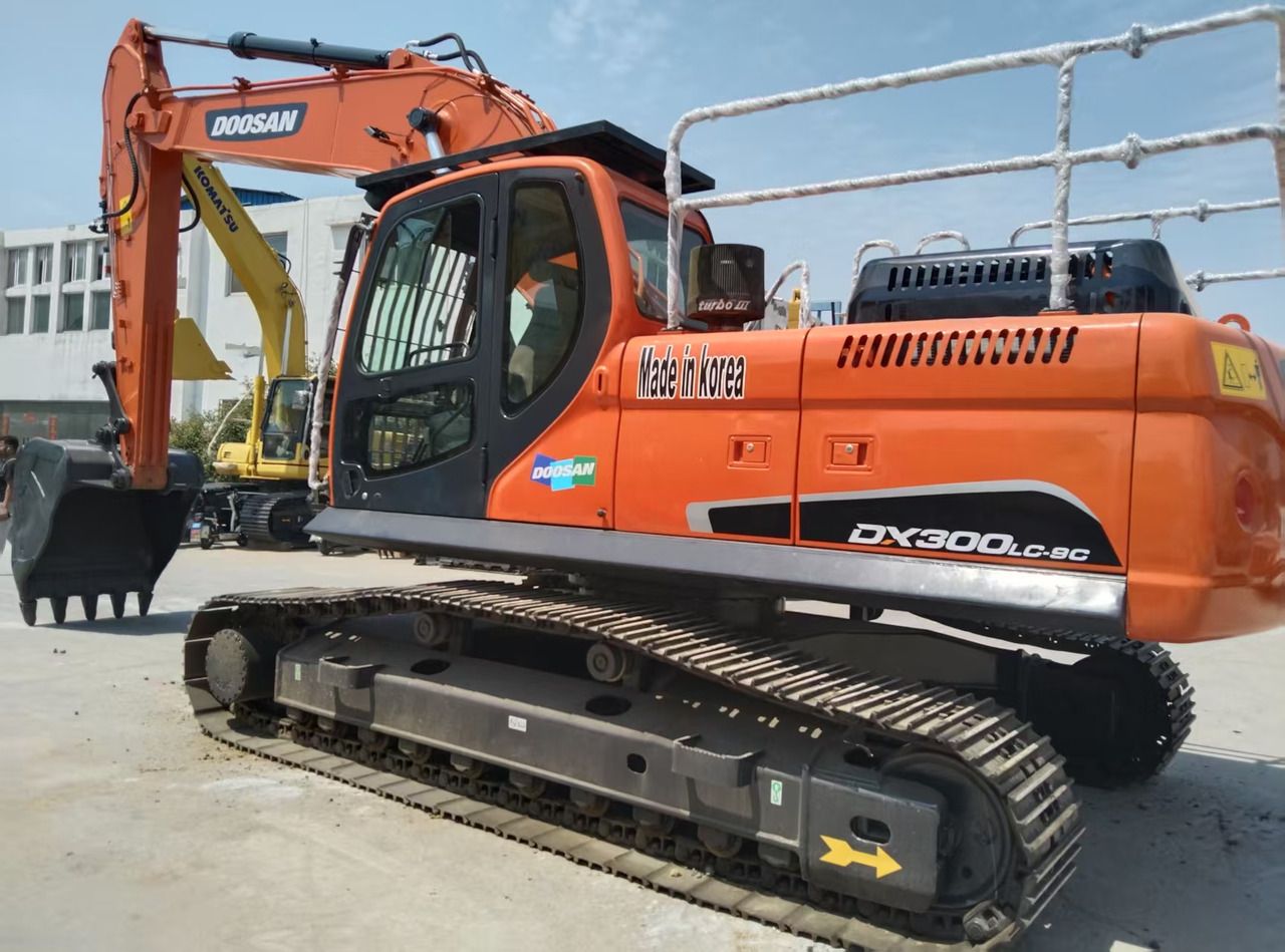 2020 Doosan DX300LC-9C crawler excavator, side view