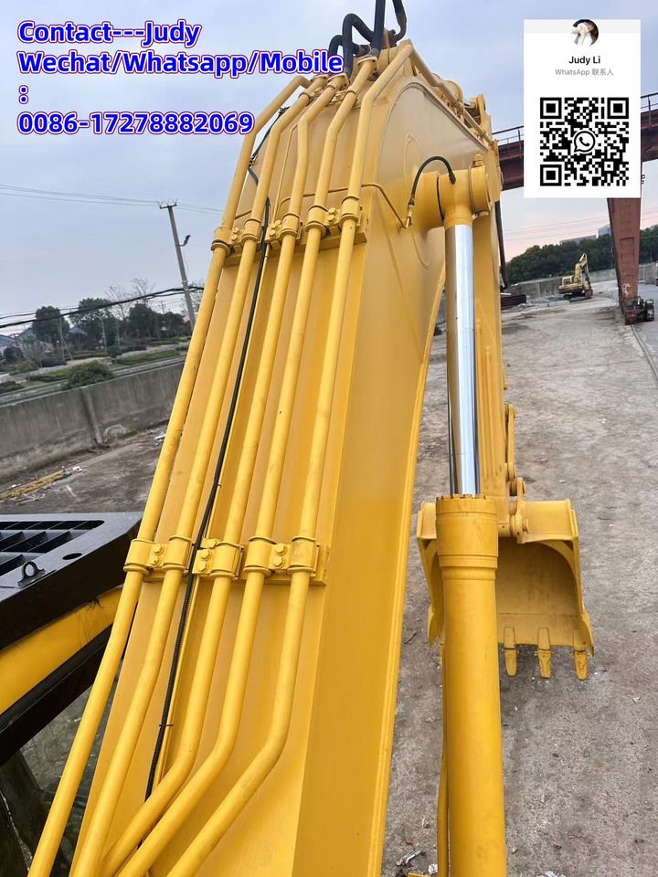 2020 Komatsu PC350 crawler excavator boom and hydraulic cylinder view 2020 Komatsu PC350 crawler excavator boom and hydraulic cylinder view