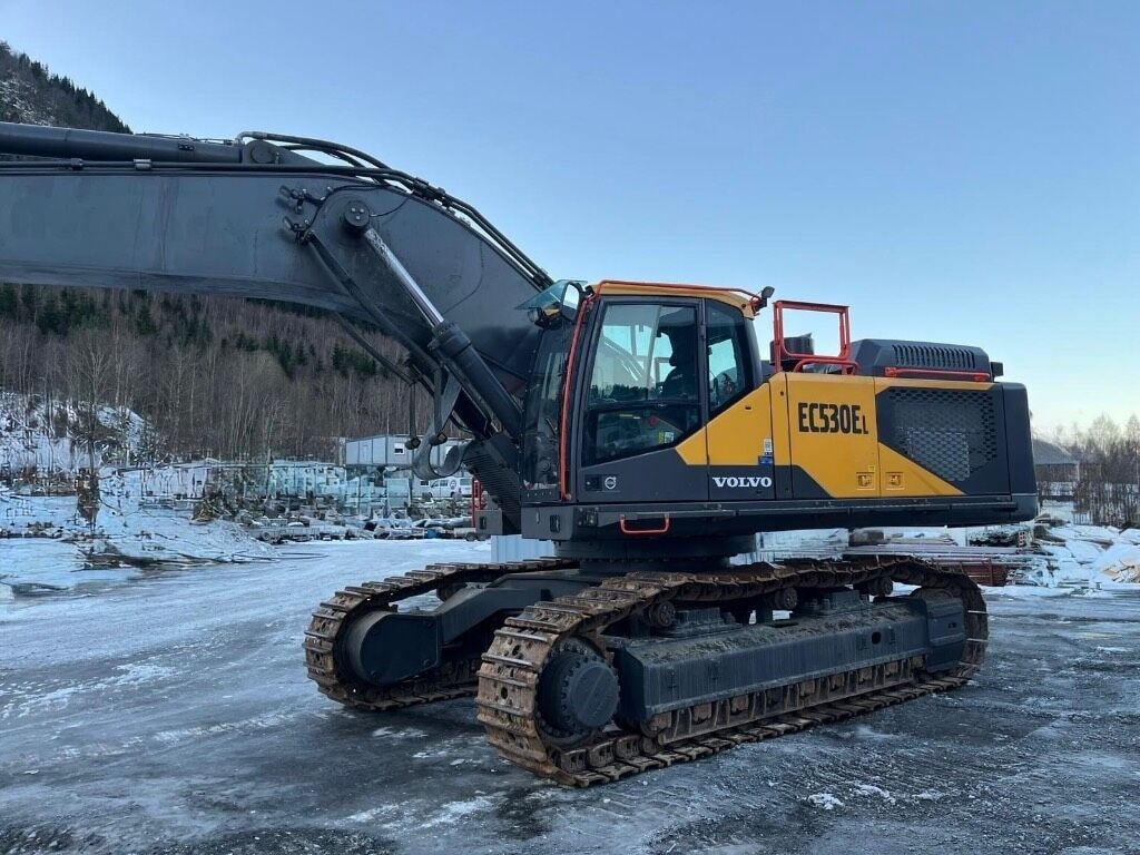 2023 Volvo EC530EL crawler excavator side view 2023 Volvo EC530EL crawler excavator side view