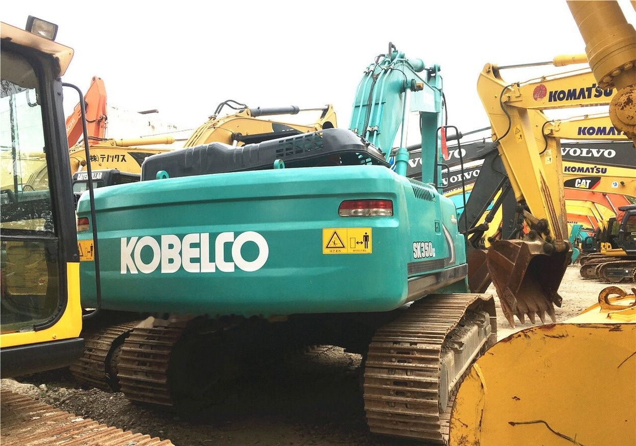 2017 Kobelco SK350LC-8 crawler excavator rear view 2017 Kobelco SK350LC-8 crawler excavator rear view