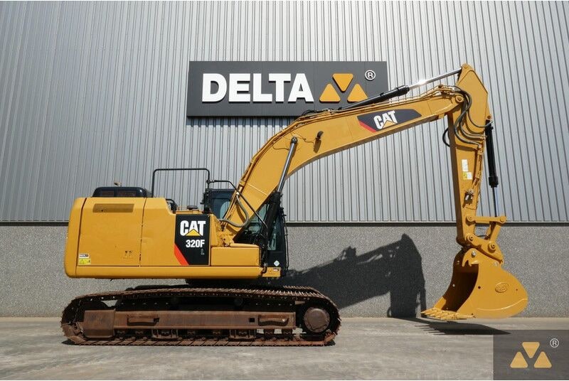 2017 Caterpillar 320F crawler excavator side view 2017 Caterpillar 320F crawler excavator side view