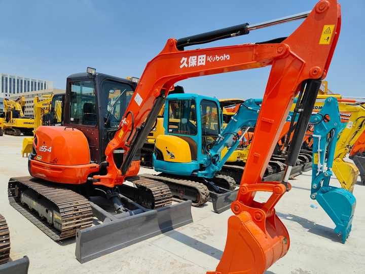 Kubota U55-4 mini excavator, side view Kubota U55-4 mini excavator, side view