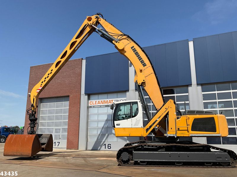 2013 Liebherr LH60 C LITRONIC material handler, side view 2013 Liebherr LH60 C LITRONIC material handler, side view