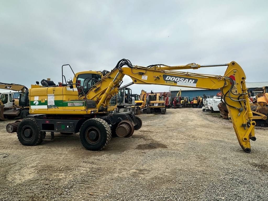 2010 Doosan DX160WR wheel excavator, side profile view 2010 Doosan DX160WR wheel excavator, side profile view
