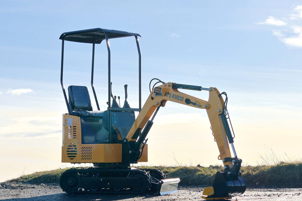 2025 APS KME08 mini excavator, side profile view 2025 APS KME08 mini excavator, side profile view