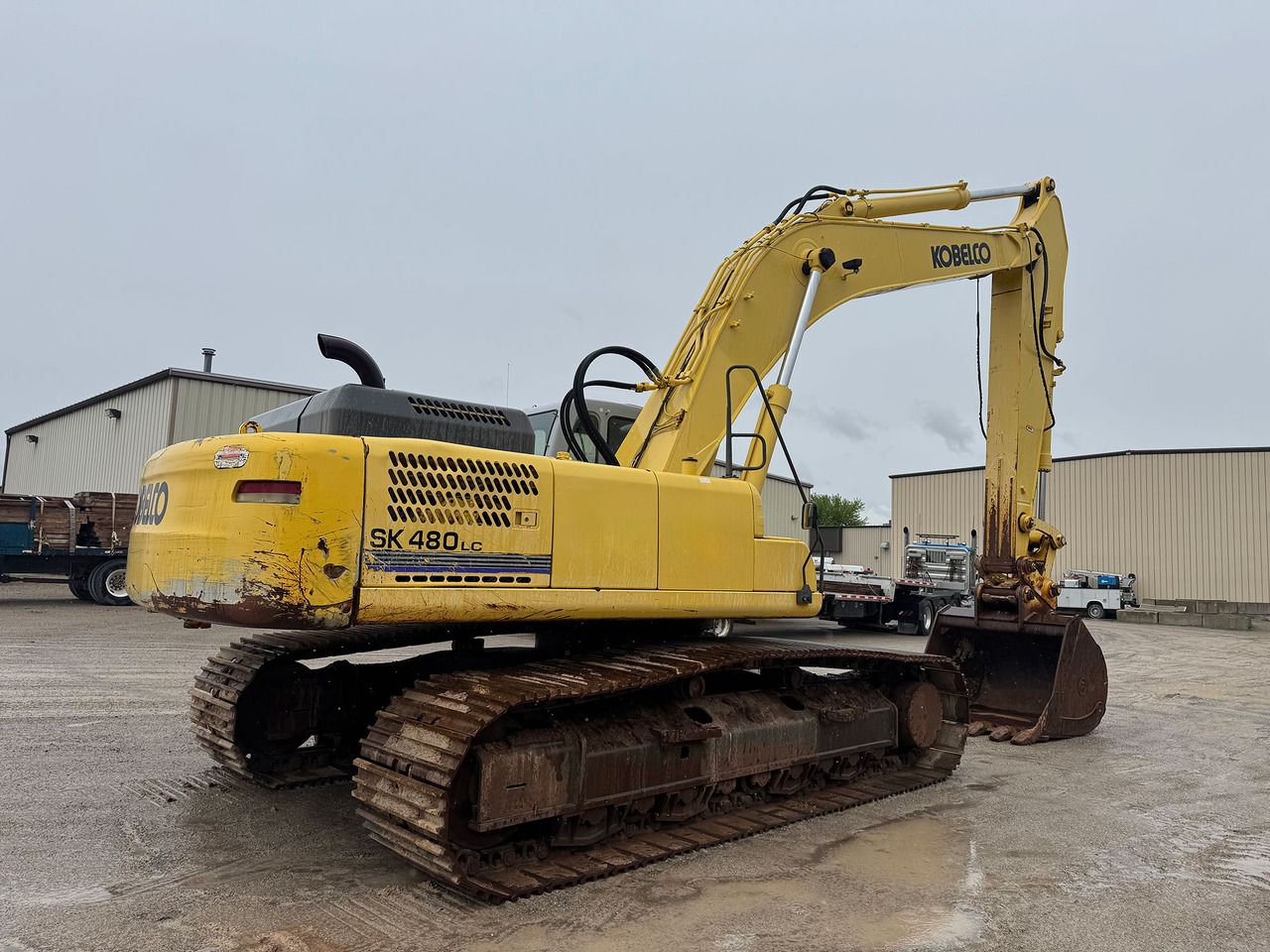 2006 Kobelco SK480LC crawler excavator, rear three-quarter view