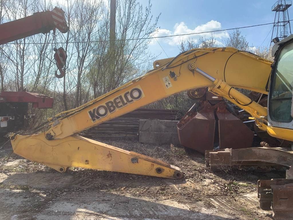 2007 New Holland E215B crawler excavator side view 2007 New Holland E215B crawler excavator side view