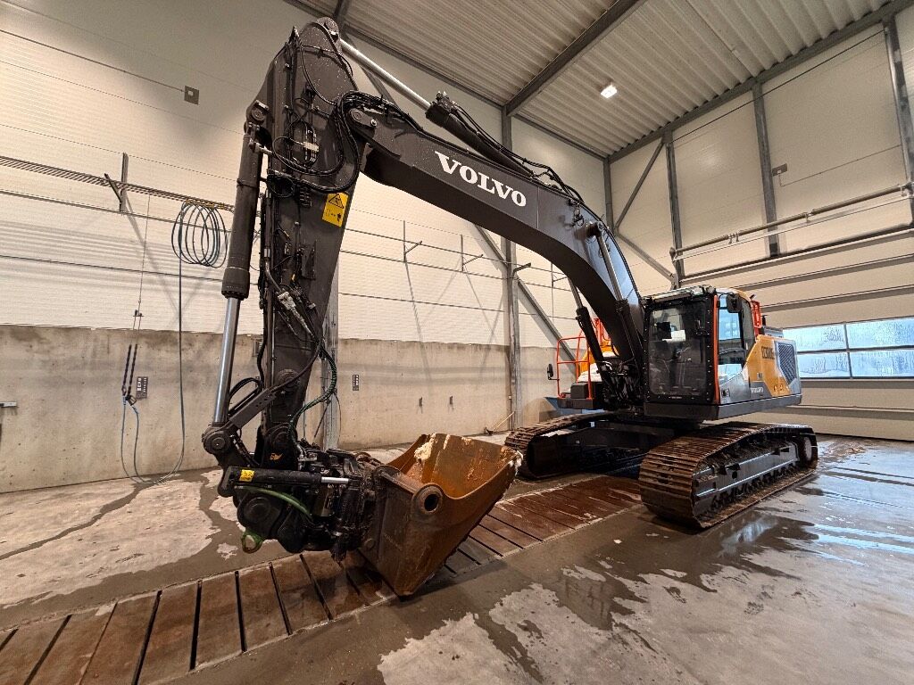 2024 Volvo EC300EL crawler excavator, side view