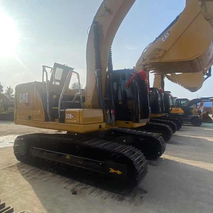 Excavadora de orugas Caterpillar 320CL 2024, vista de perfil lateral
