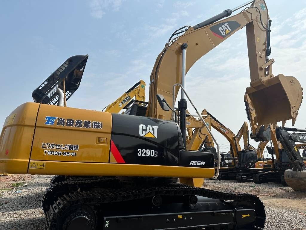 2025 Caterpillar 329D2 L crawler excavator, side view 2025 Caterpillar 329D2 L crawler excavator, side view