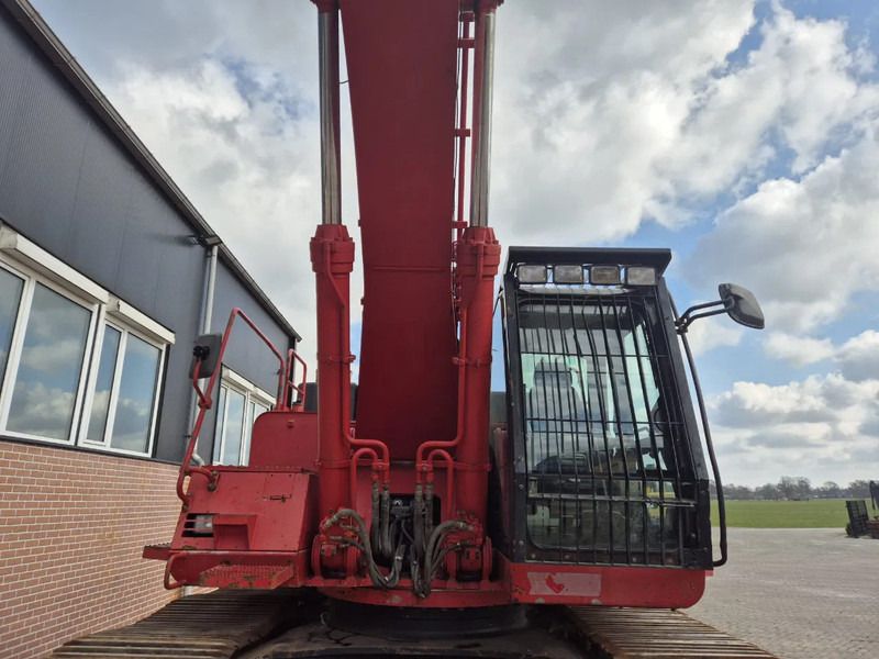 2015 Hitachi ZX470LCH-5B crawler excavator, front view of cab and boom 2015 Hitachi ZX470LCH-5B crawler excavator, front view of cab and boom