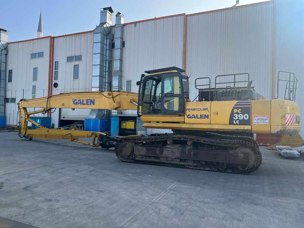 2016 Komatsu PC390 LC demolition excavator side view