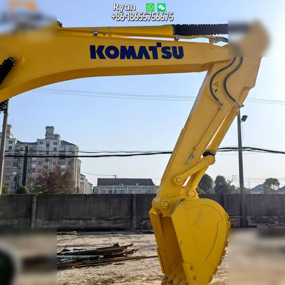 2022 Komatsu PC300 LC-8M0 crawler excavator boom and bucket detail