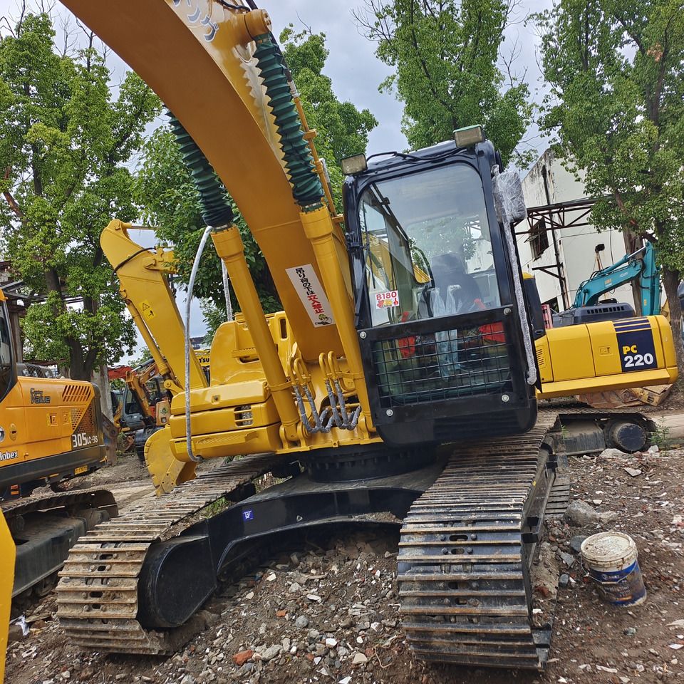 Гусеничний екскаватор 2023 Komatsu PC220, передній тричвертний вид
