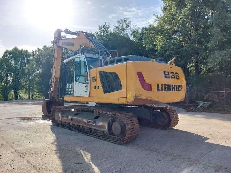 2016 Liebherr R936LC crawler excavator, rear three-quarter view
