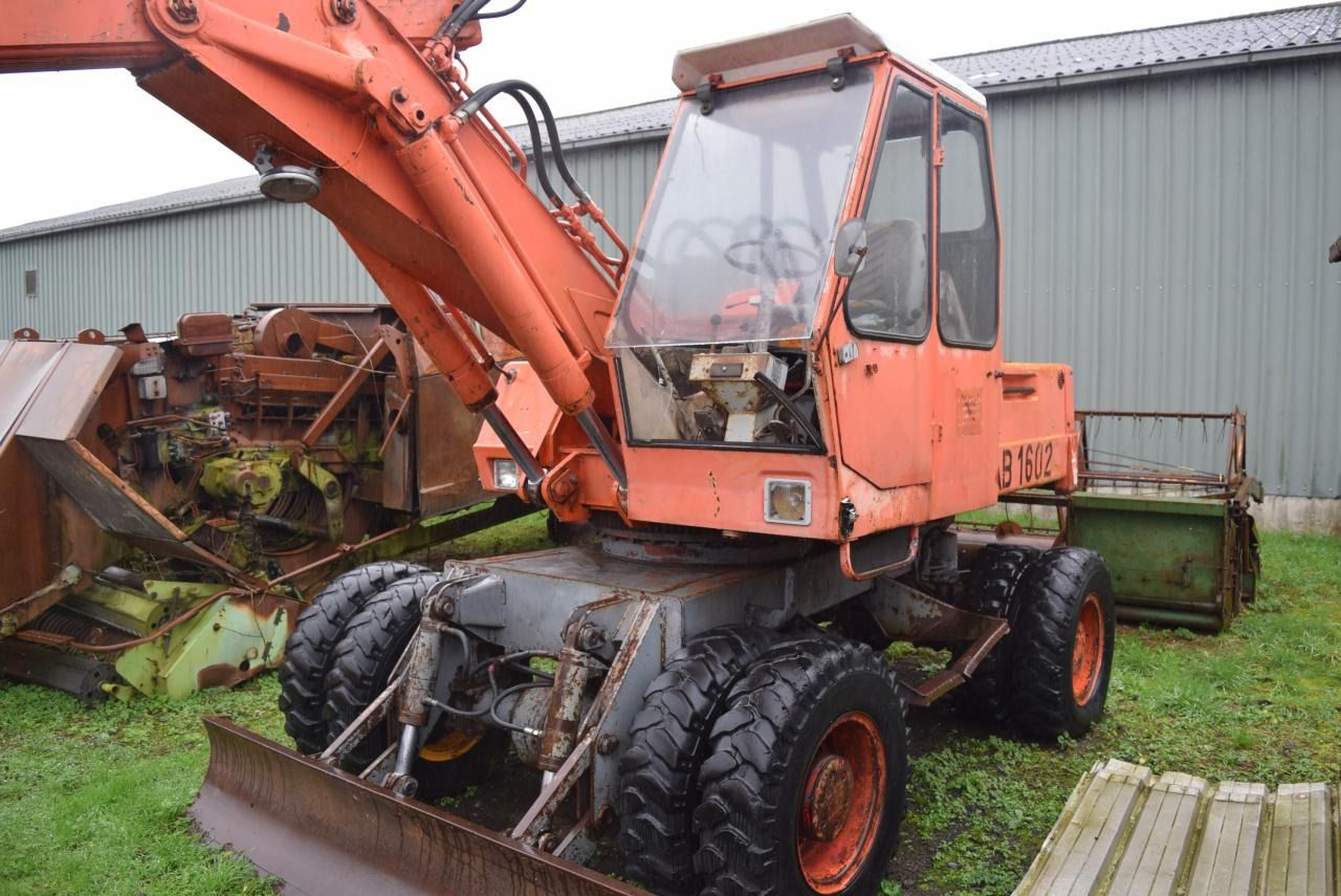 1973 Atlas 1602 wheel excavator, front three-quarter view 1973 Atlas 1602 wheel excavator, front three-quarter view