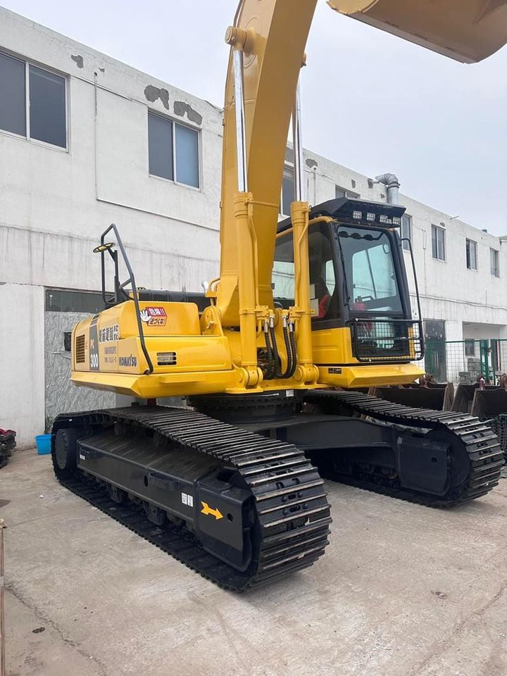 2020 Komatsu PC300-8 crawler excavator, side view 2020 Komatsu PC300-8 crawler excavator, side view