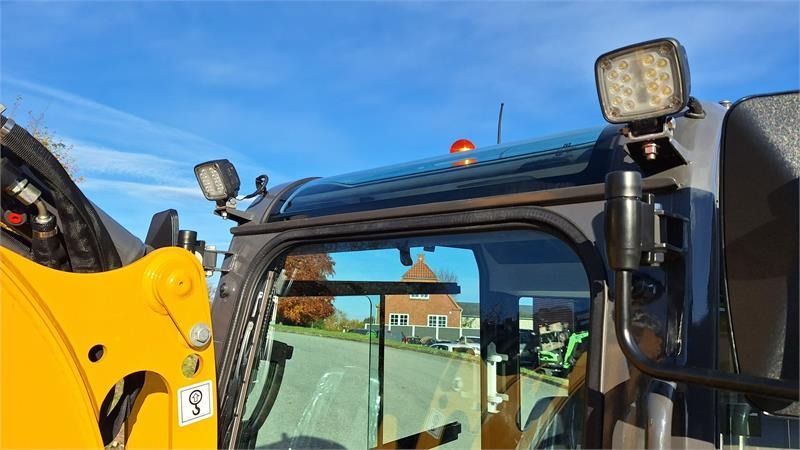 XCMG XE20E mini excavator cab roof detail XCMG XE20E mini excavator cab roof detail