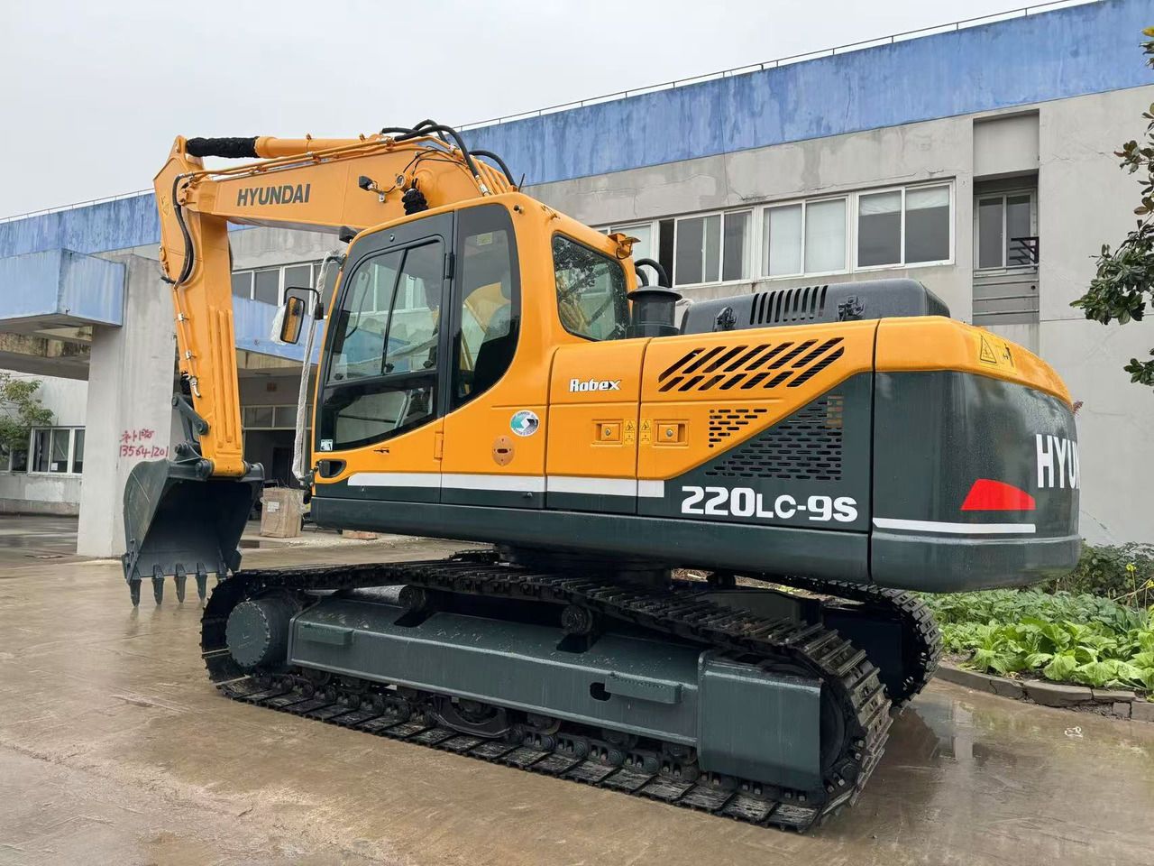 2022 Hyundai 220LC-9S crawler excavator, side view
