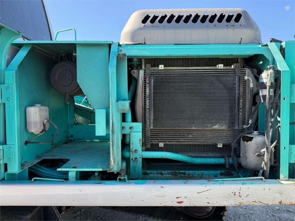 2001 Kobelco SK 250 NLC-6 crawler excavator engine compartment view 2001 Kobelco SK 250 NLC-6 crawler excavator engine compartment view