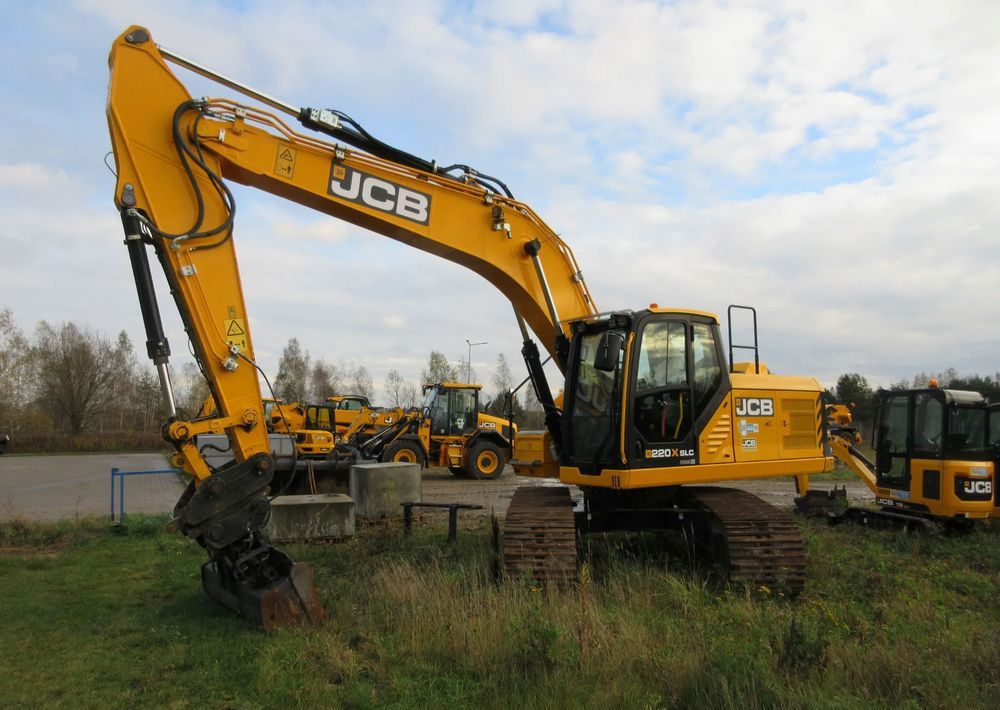 2023 JCB JS220X crawler excavator, side profile view 2023 JCB JS220X crawler excavator, side profile view