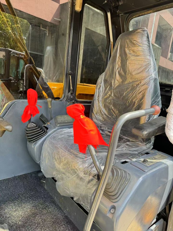 2018 Komatsu PC60-7 mini excavator interior view 2018 Komatsu PC60-7 mini excavator interior view