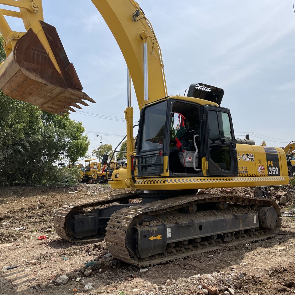 2022 Komatsu PC350-7 crawler excavator side view 2022 Komatsu PC350-7 crawler excavator side view