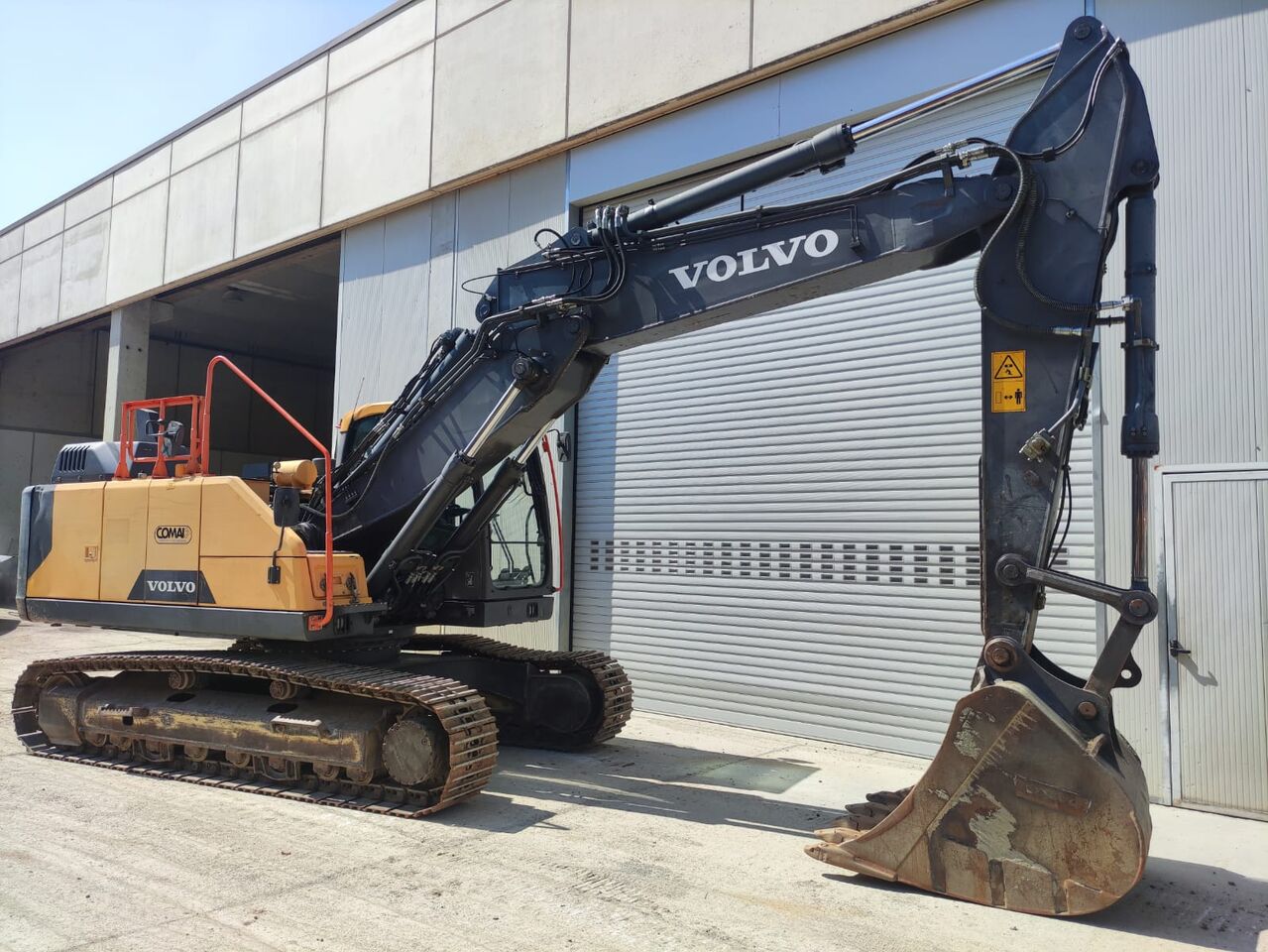 2016 Volvo EC220ENL crawler excavator, side view