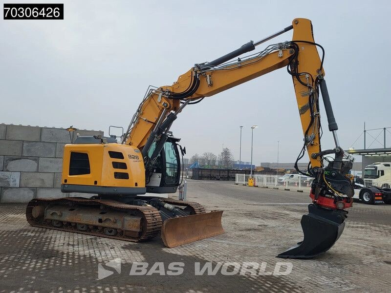 2016 Liebherr R 926 Compact crawler excavator, side view