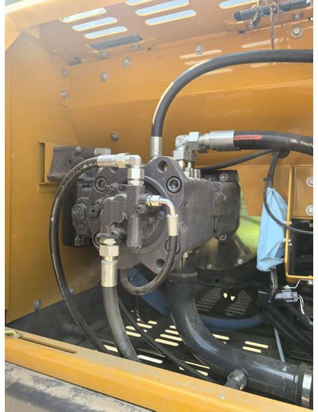 2025 XCMG XE215C crawler excavator hydraulic pump detail 2025 XCMG XE215C crawler excavator hydraulic pump detail