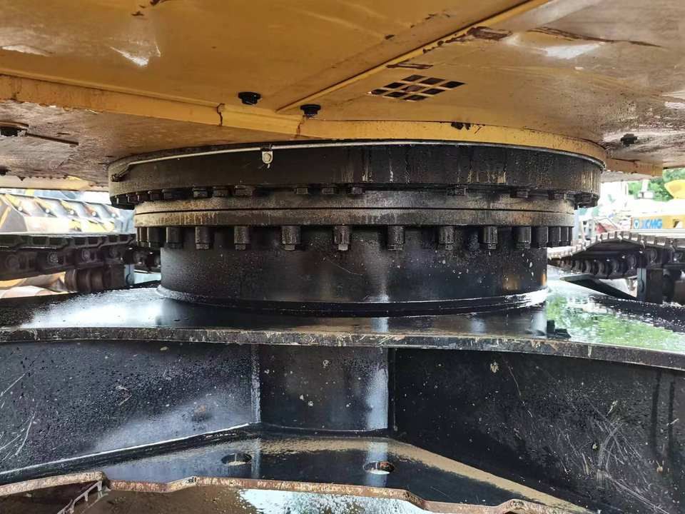 2021 Caterpillar 323 crawler excavator swing bearing detail