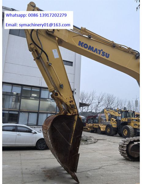 2020 Komatsu PC450-8 crawler excavator boom and bucket detail