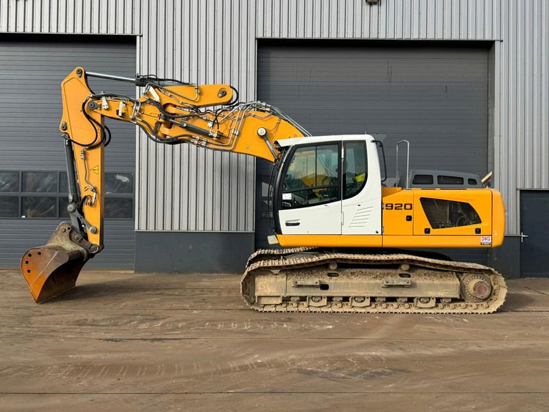 2014 Liebherr R920LC crawler excavator side view