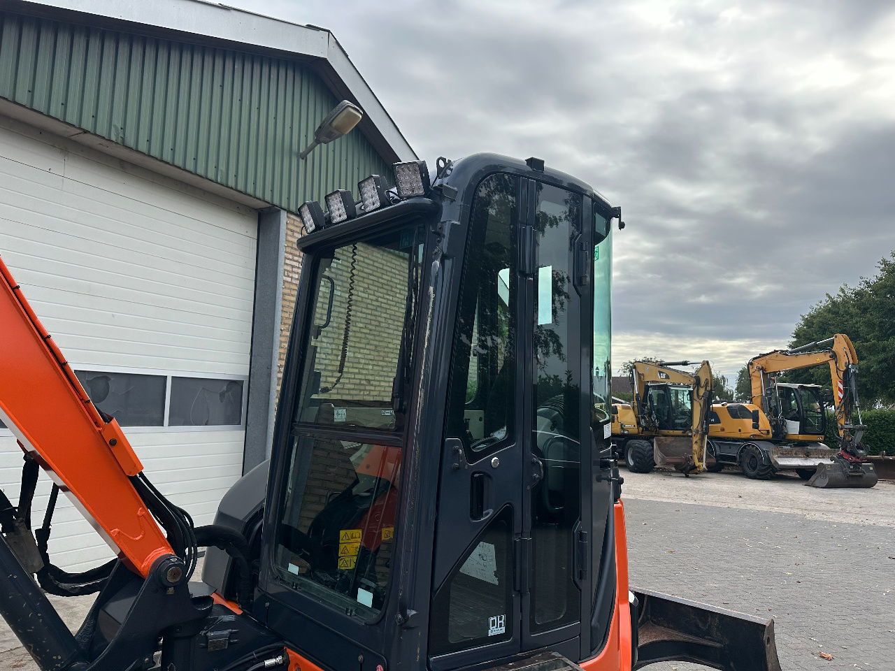 2011 Hitachi ZX52U-3 CLR mini excavator cab view 2011 Hitachi ZX52U-3 CLR mini excavator cab view